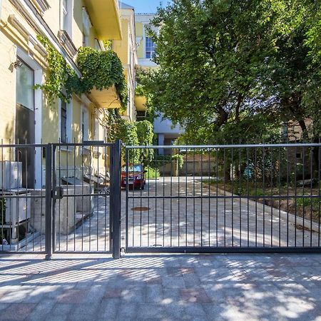 Self Check-In Apartments Near Landscape Alley Κίεβο Εξωτερικό φωτογραφία